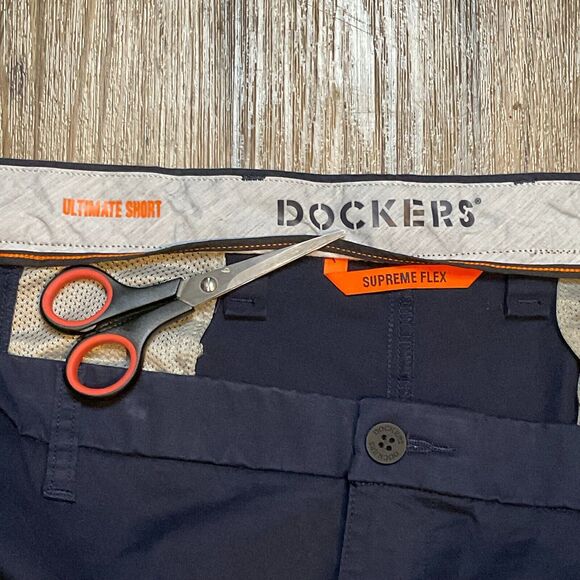 Dockers Supreme Flex Ultimate Short Mens Shorts Chinos Navy Size 42 EUC - Picture 3 of 9